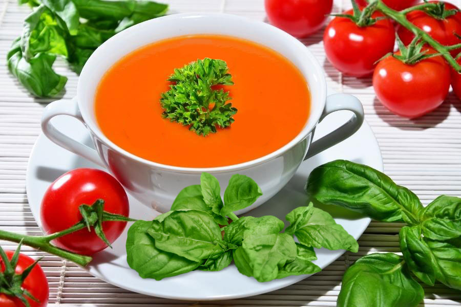 Zupa pomidorowa z bazylią