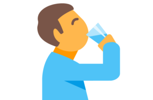 ODwodnienie człowiek pije wodę
